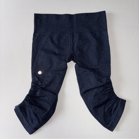 Lululemon Women’s High Rise Ebb and Flow Ruched Leg Cropped Activewear Pants - Picture 4 of 5